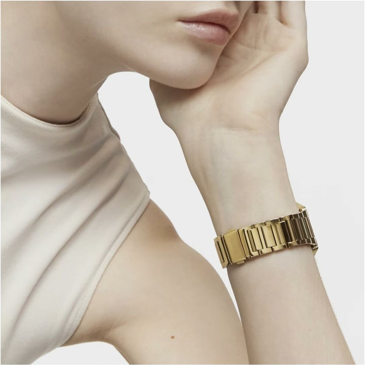 V8H2A584E5F97DBBE8E911C2462858A26BCR7610038P7