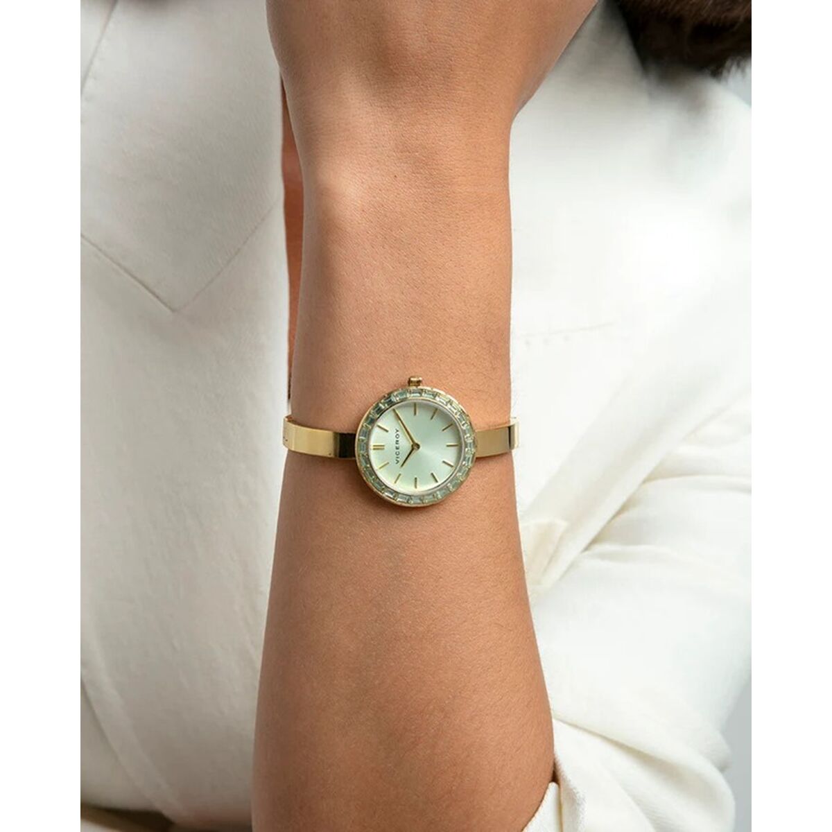 V2H57C30F3BFA021DB8AB7B53E8B34F688ER6733226P3